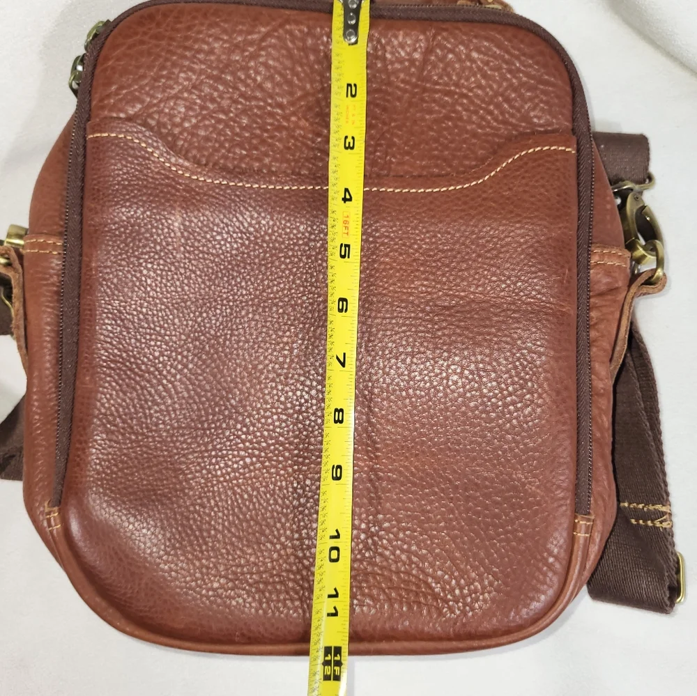 Duluth Trading Co Lifetime Leather Travel Bag